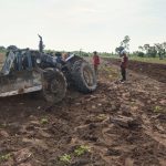 柬埔寨一男子在犁地种木薯时触雷重伤。-博彩策略网-博彩技巧网-博彩论坛